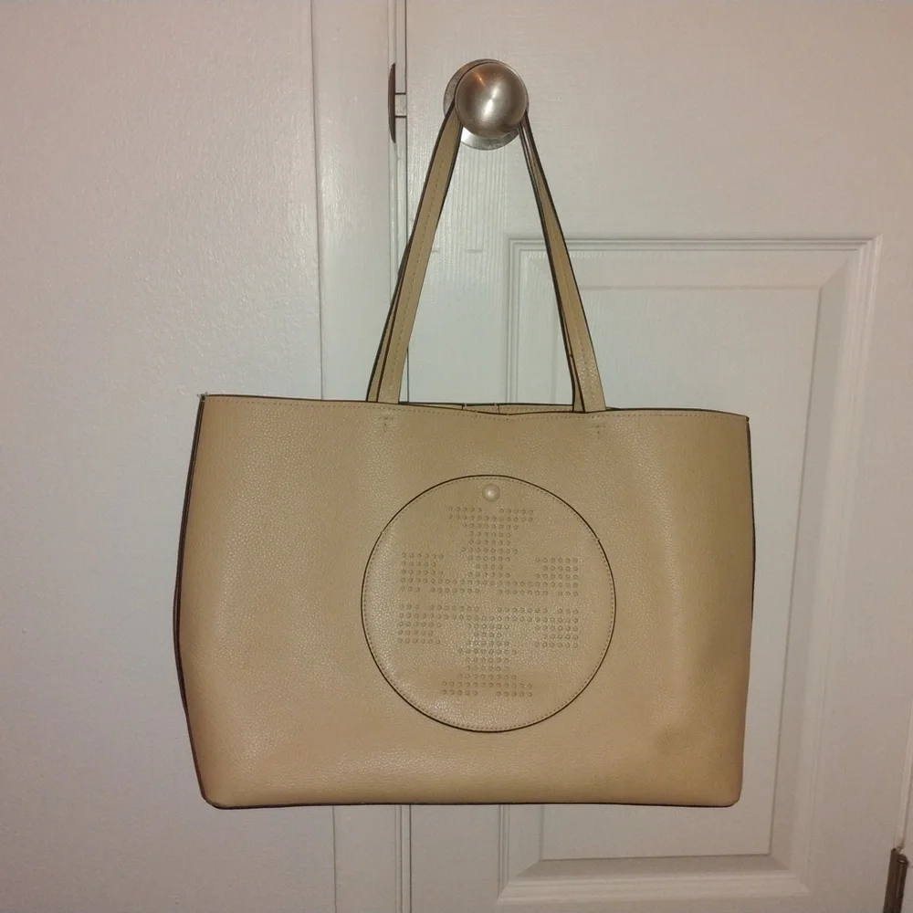Tory Burch Perforated Logo Leather Tote Bag in Sand Dune - Picture 4 of 8